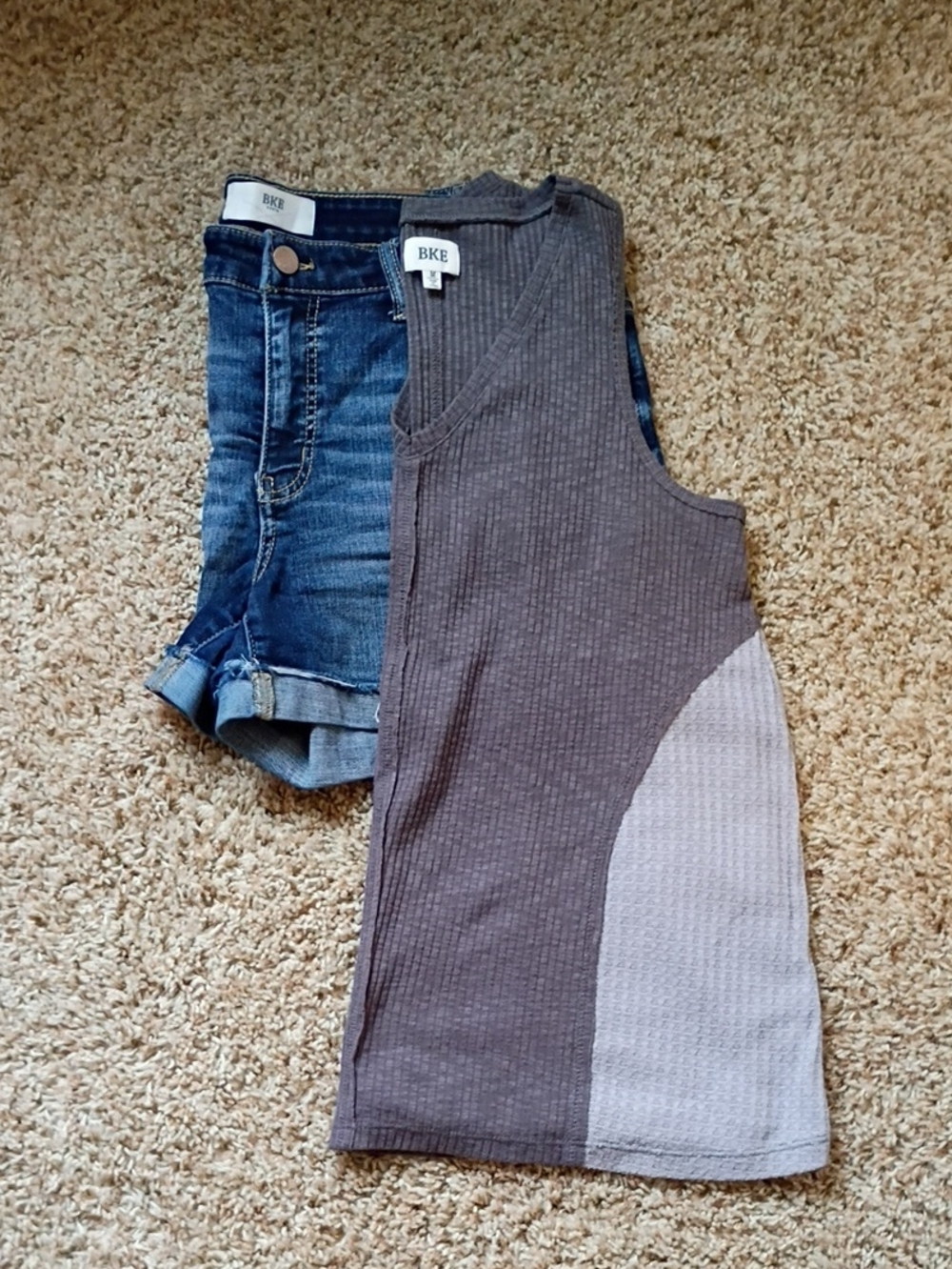 BKE Two-Tone Gray V-Neck Ribbed Tank - Picture 10 of 11